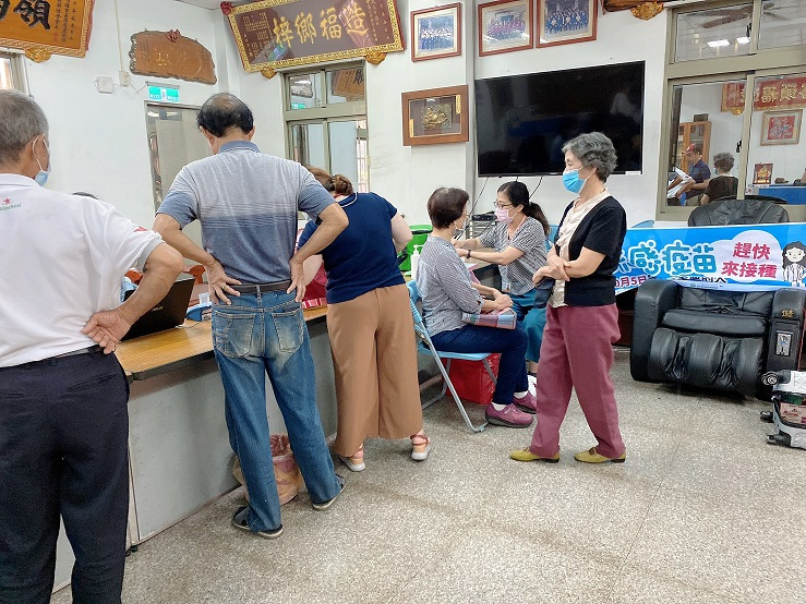 109-10-21-社區流感疫苗施打照片7