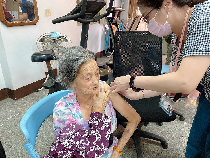 109-10-21-社區流感疫苗施打照片8