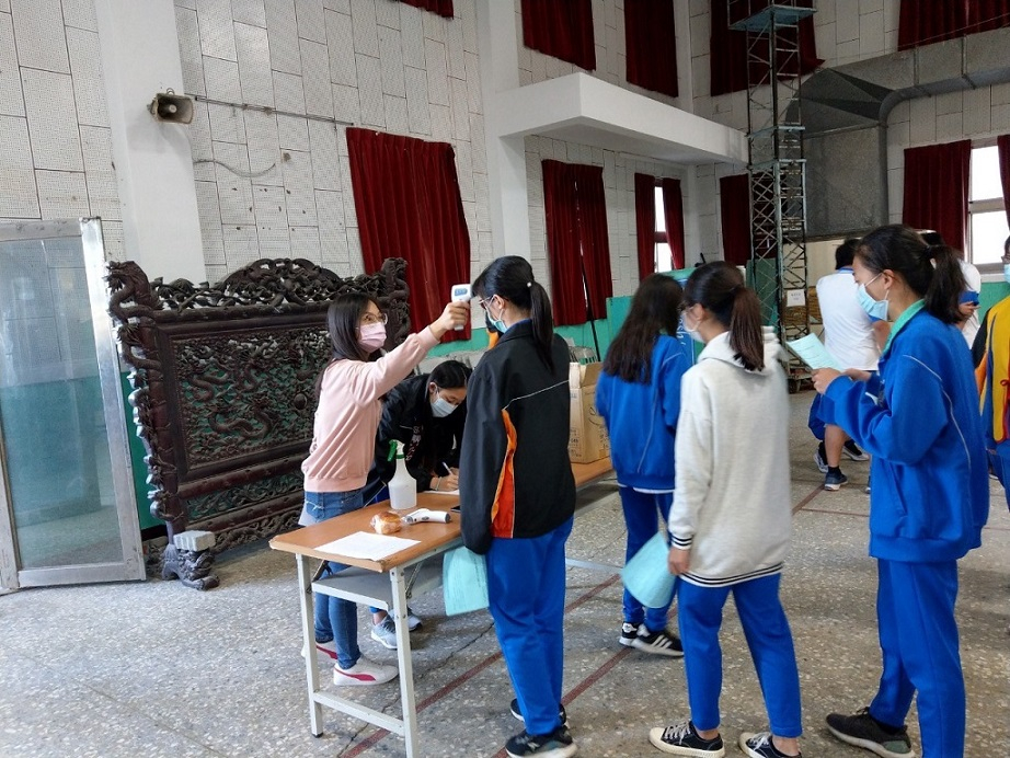 109-11-11-鹿港高中-施打流感疫苗照片1