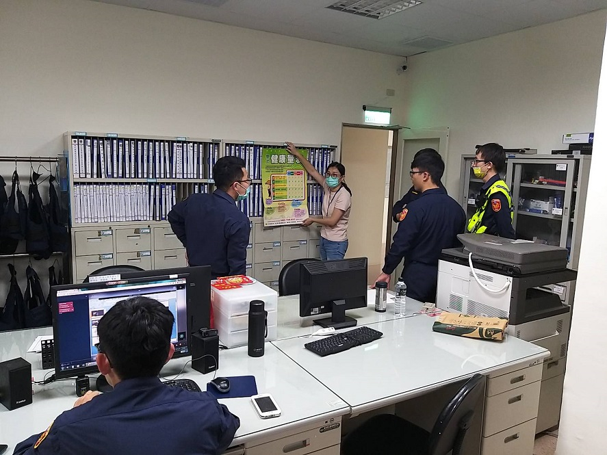 110-03-30-鹿港派出所-業務宣導照片2