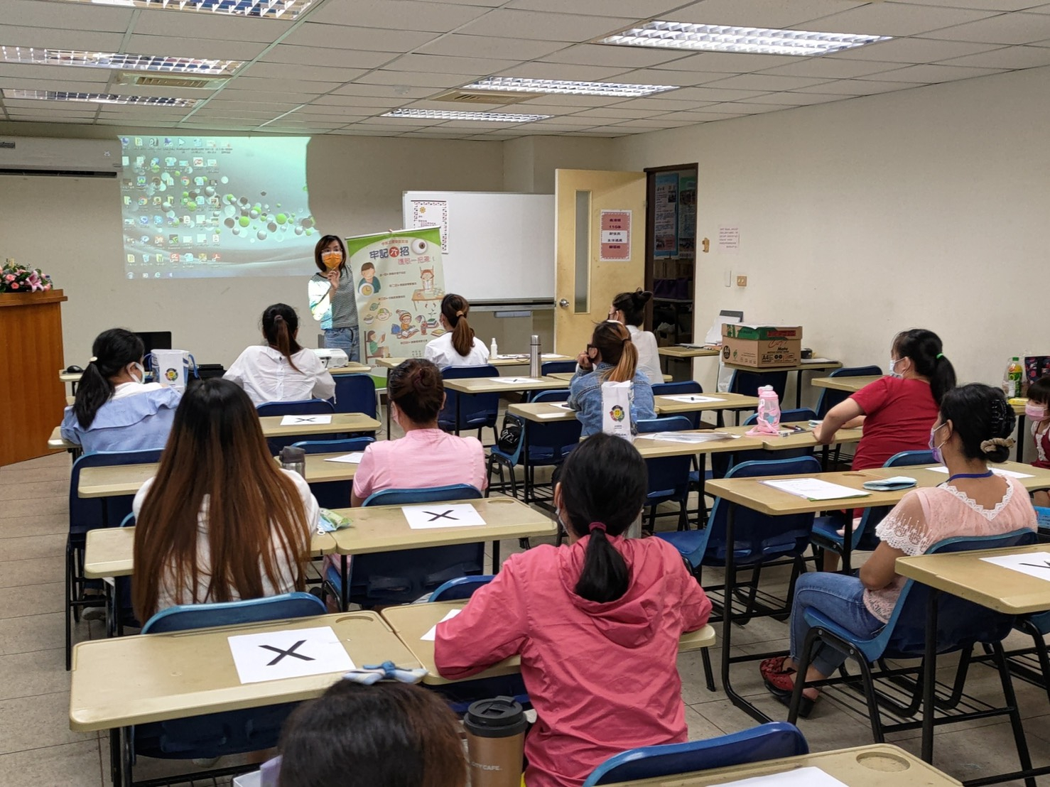 110-08-10-鹿港社區大學-新住民健康成長班業務宣導照片1