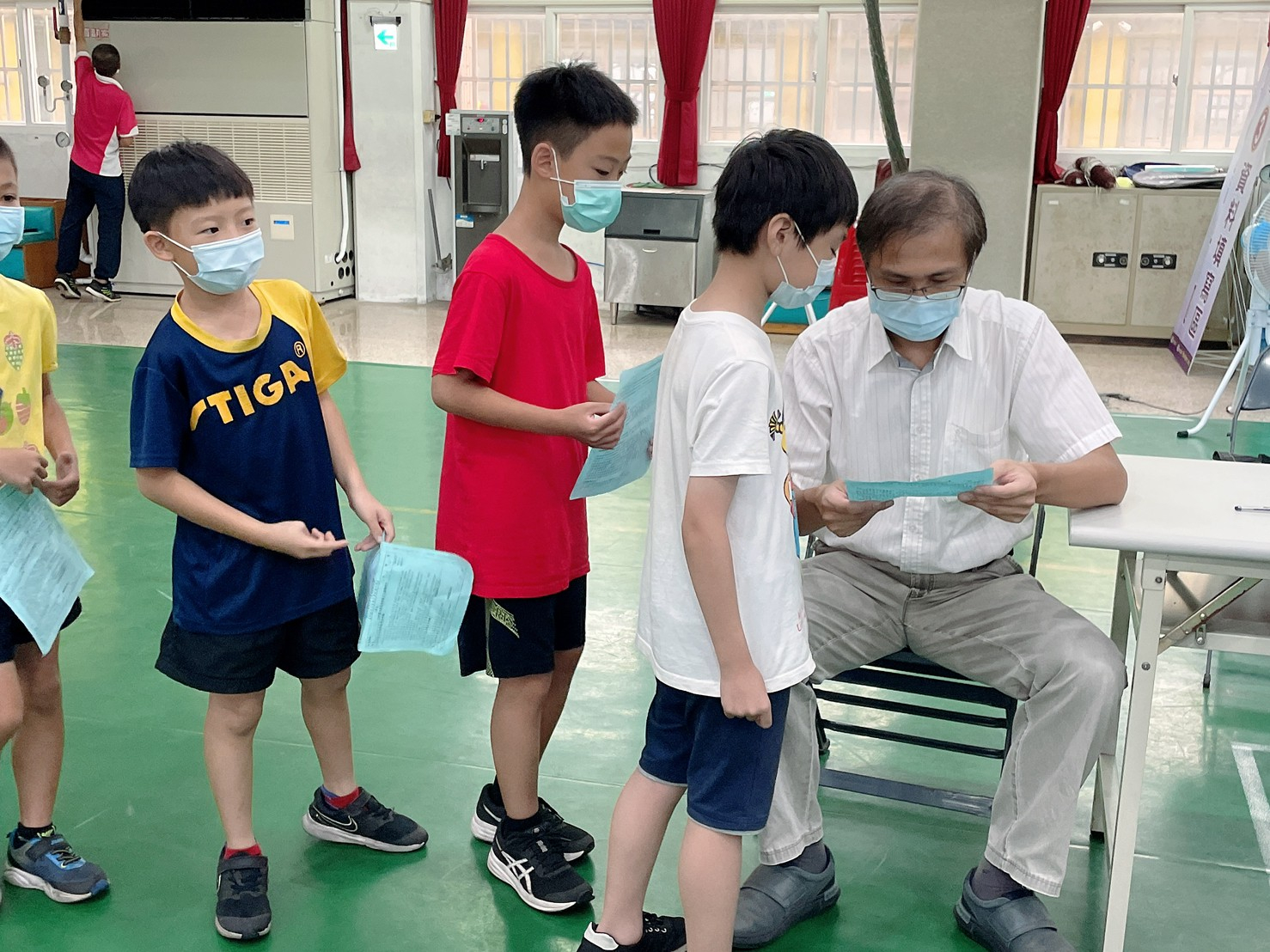 110年10月13日-草港國小-流感疫苗施打照片2