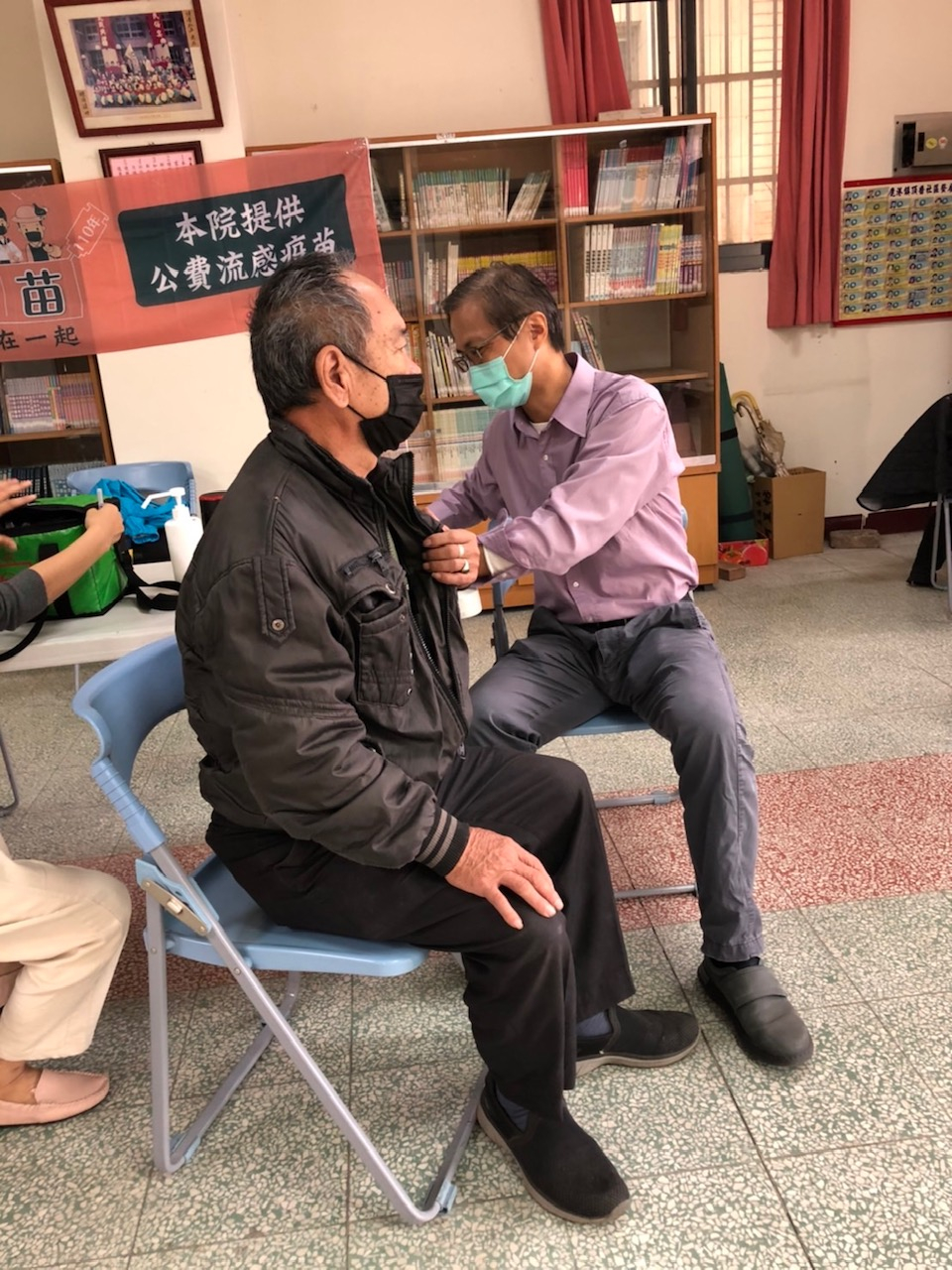 110年11月24日-頂番活動中心-流感設站照片2