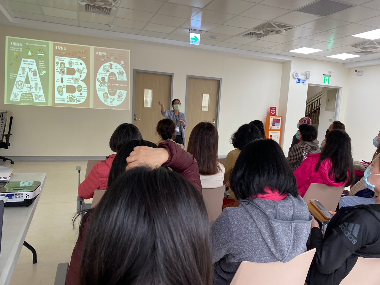 111年3月23日-衛生所內-校園防疫會議宣導照片4