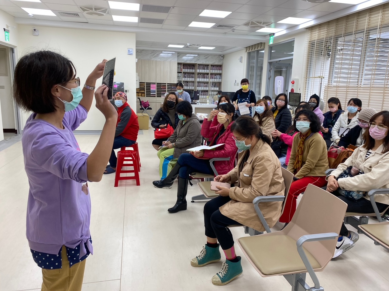 111年3月23日-衛生所內-校園防疫會議宣導照片8
