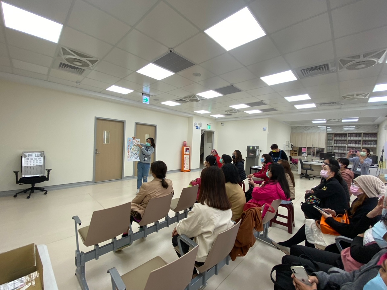 111年3月23日-衛生所內-校園防疫會議宣導照片11