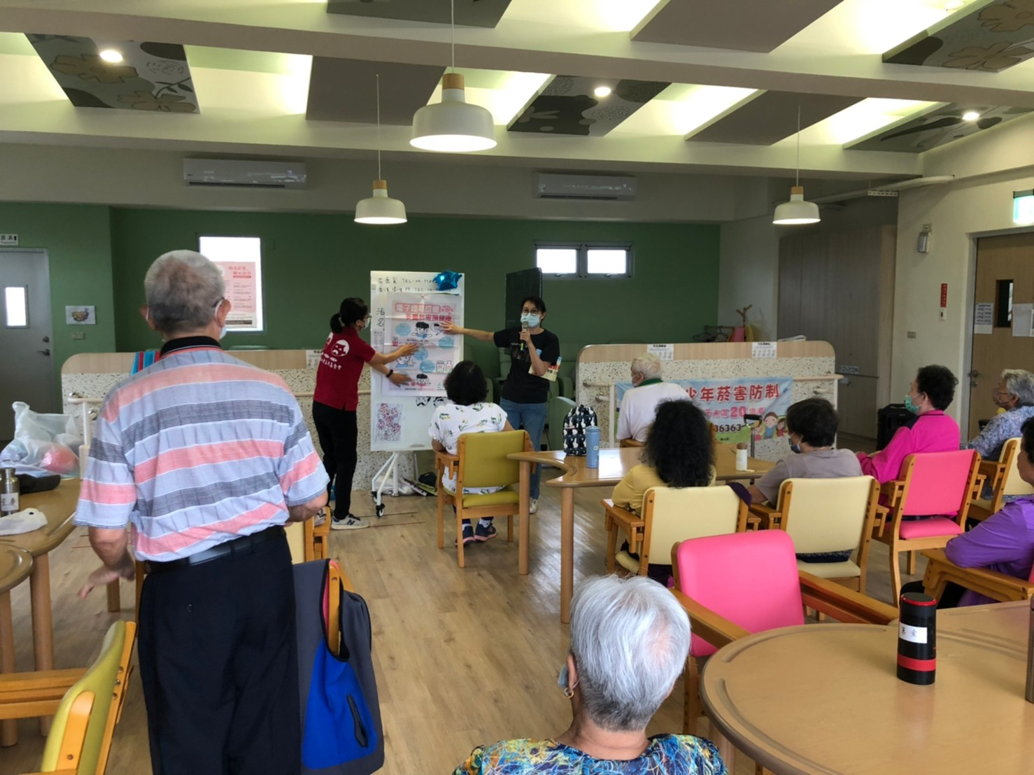 112年5月18日-花鹿覓日間照護中心-業務宣導照片4