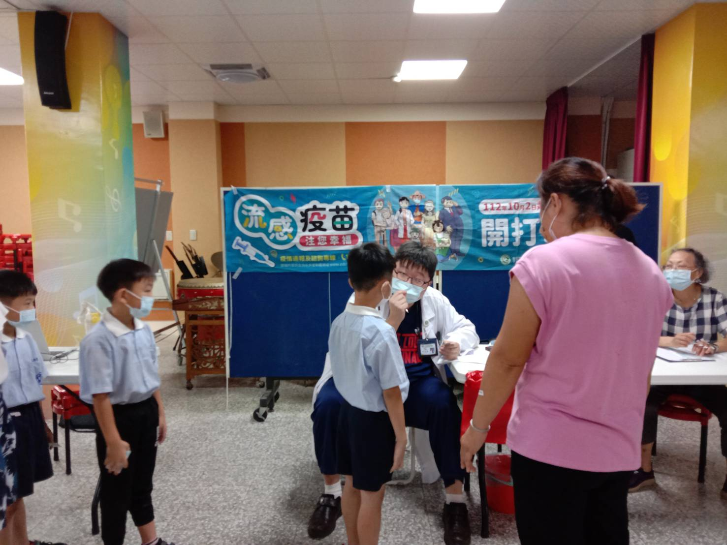 112年10月19日-海埔國小-校園流感疫苗接種設站照片5